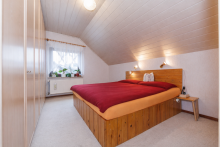 Schlafzimmer DG Massivhaus mit Kamin und separater Wohnebene in Idstein-Walsdorf