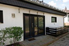 Eingangsbereich mit hochwertiger Energiespart�r Walluf: Familientraum in Toplage!