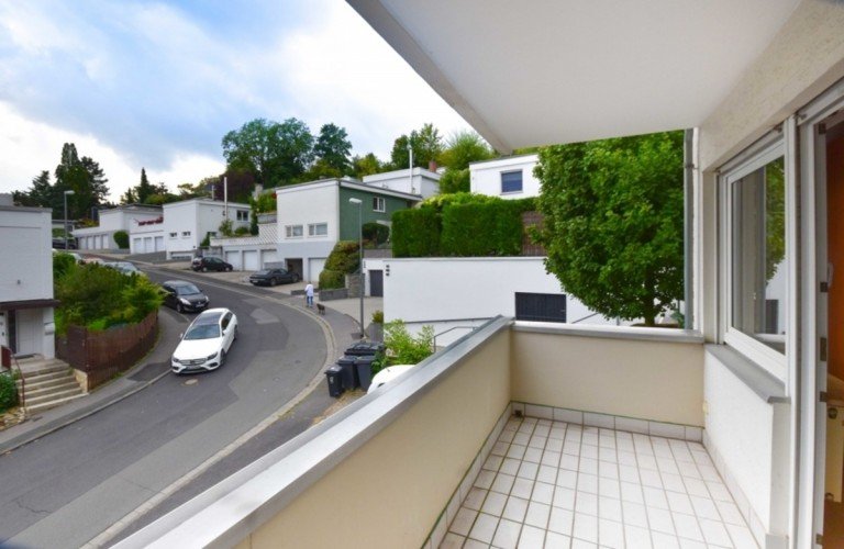 Ausblick Wiesbaden / Nordost Etagenwohnung Bestlage: Helles Single-Apartment in Kurparkn�he