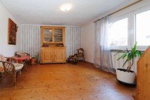 ...und mit klassischem Dielenboden - EG Wohnen mit Herz: Modernisiertes Familienidyll mit Obstgarten und Platz f�r mehrere Generationen