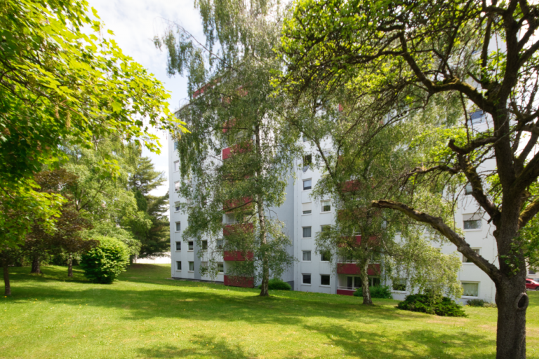 Gepflegtes Anwesen mit viel Gr�n Taunusstein / Hahn Etagenwohnung Viel Wohnung f�rs Geld: Gr�n, gepflegt & gut geschnitten am Hahner Sonnenhang