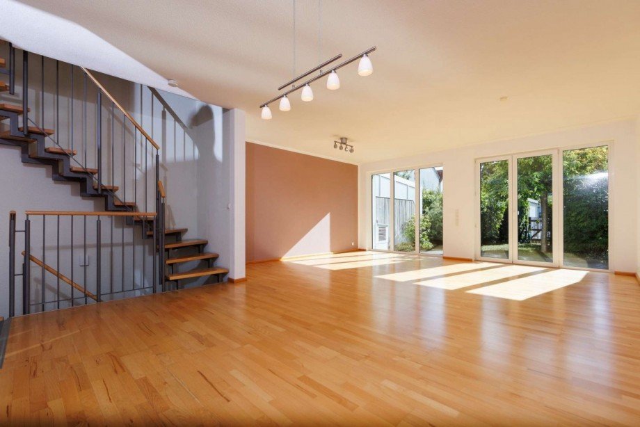 Helles Wohnzimmer... Reihenhaus Bischofsheim