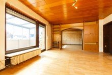 Wohnzimmer mit Wintergarten - OG Familientraum oder solide Kapitalanlage? Attraktives Dreifamilienhaus in Walldorf!