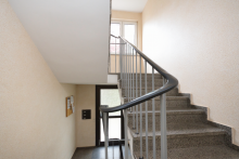 Gepflegtes Treppenhaus Fu�l�ufig zur U-Bahn: Ruhige, gut geschnittene Wohnung zu verkaufen!