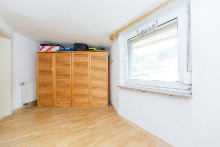 Ankleidezimmer DG Doppelhaush�lfte Aarbergen / R�ckershausen