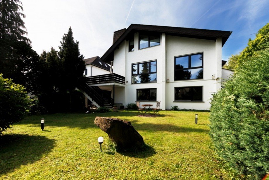 Gartenansicht Einfamilienhaus Wiesbaden / Nordost