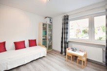 Lichtdurchflutetes Arbeits- oder Kinderzimmer Attraktive Wohnung im Herzen von Niedernhausen