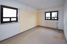 Schlafzimmer Ideal f�r Paare und kleine Familien: Gut gelegene Wohnung in Bischofsheim!