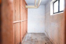 ...mit praktischem Abstellraum Fu�l�ufig zu Mainzelbahn und Einkaufszentrum: Renovierungsbed�rftige, helle Wohnung in gepflegter Anlage