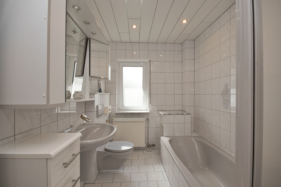 Helles Tageslichtbad... Etagenwohnung Burgschwalbach