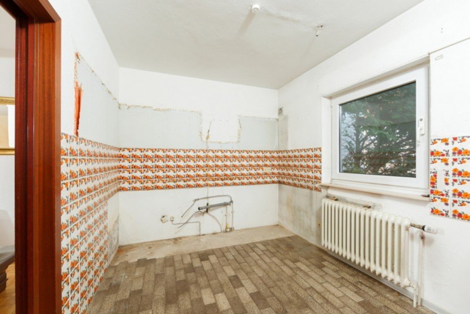 K�che mit Zugang zum Esszimmer Reihenmittelhaus Wiesbaden