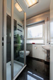 Zweitbad mit Tageslicht... Helle, gut geschnittene Wohnung in ruhiger Lage von Taunusstein Bleidenstadt
