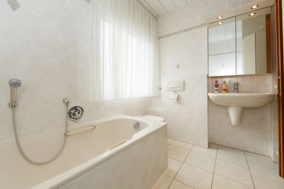 ...und Wanne Mehrfamilienhaus Taunusstein / Bleidenstadt