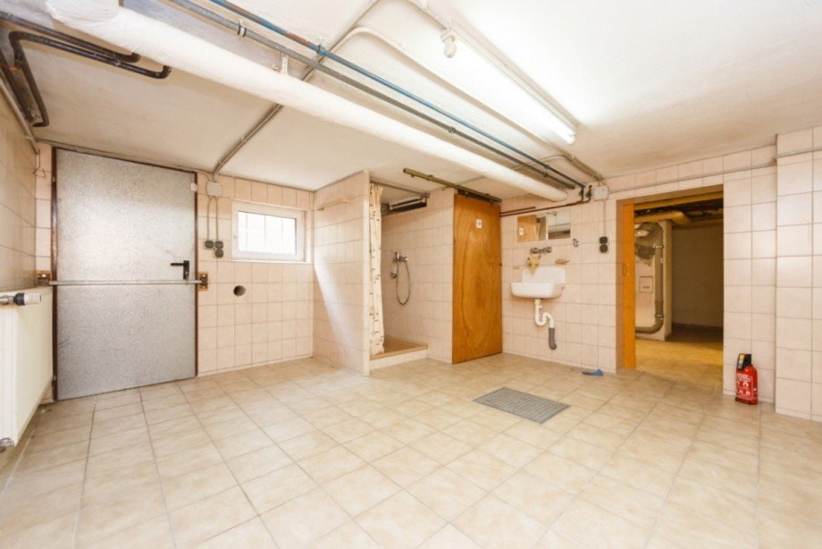 Waschkeller mit Dusche Mehrfamilienhaus M�rfelden-Walldorf