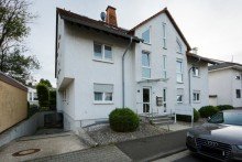 Tiefgarageneinfahrt Kapitalanlage: Traumhafte Maisonette mit Terrasse und Blick �ber Wiesbaden Naurod
