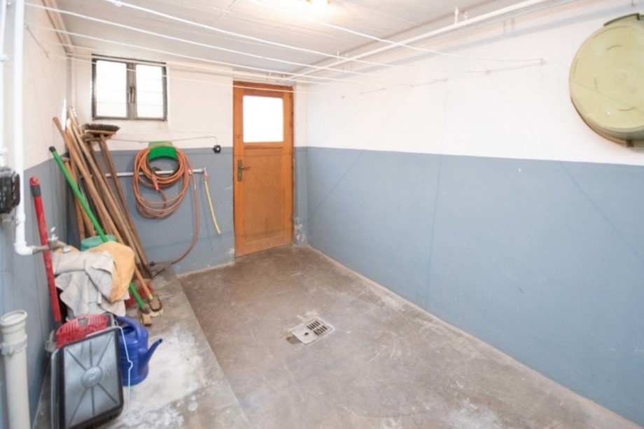 Waschk�che mit Gartenzugang Reihenmittelhaus Fl�rsheim am Main