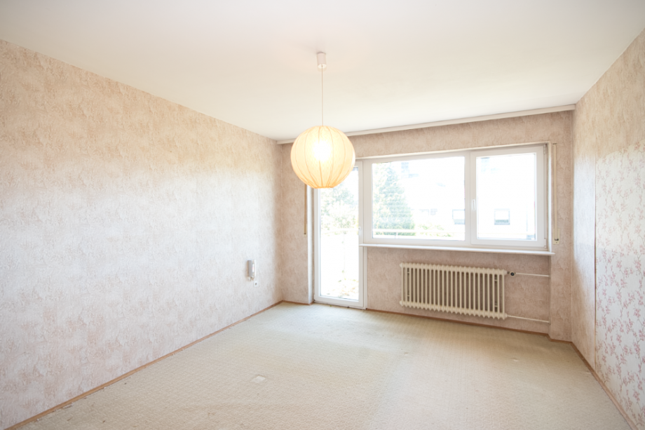 Gro�es Schlaf- oder Kinderzimmer mit Balkonzugang Doppelhaush�lfte Taunusstein