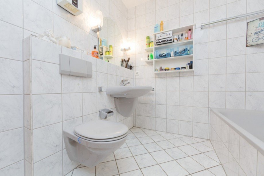 Bad im EG Einfamilienhaus Nast�tten-Hunzel