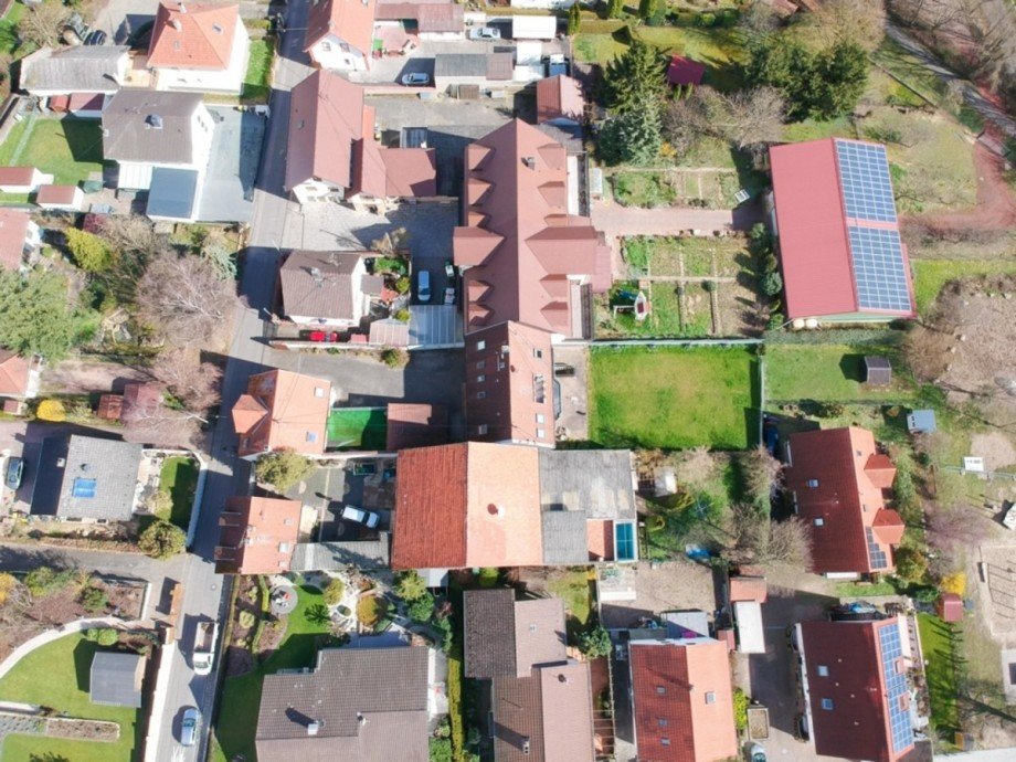 Vielf�ltige Nachbarschaftsbebauung Freizeitgrundst�ck Gau-Bischofsheim