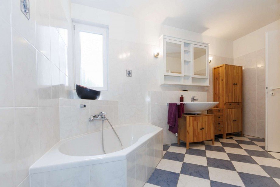 Gro�es Bad mit Wanne... Erdgeschosswohnung Wiesbaden