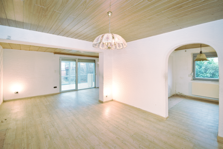 ...hell, gro� und mit angrenzendem... Zweifamilienhaus Mainz