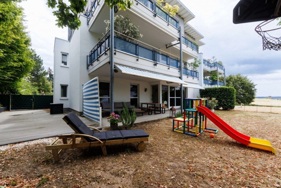 ...mit 2 Terrassen, Markisen und Windschutz Erdgeschosswohnung Wiesbaden