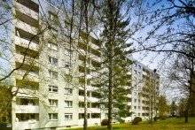 R�ckseite mit viel Gr�n Fu�l�ufig zu Mainzelbahn und Einkaufszentrum: Renovierungsbed�rftige, helle Wohnung in gepflegter Anlage
