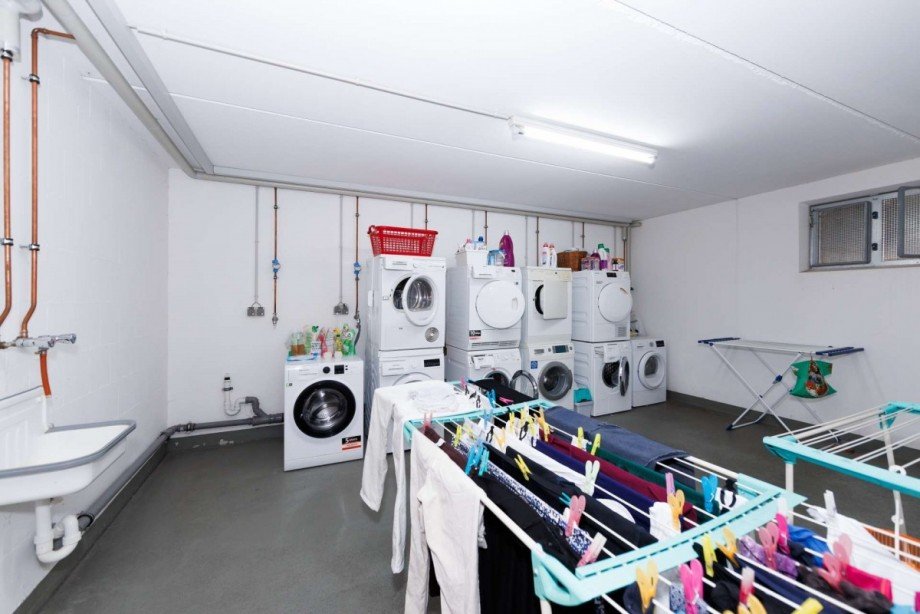 Gro�er, gepflegter Wasch- und Trockenraum Penthousewohnung Wiesbaden
