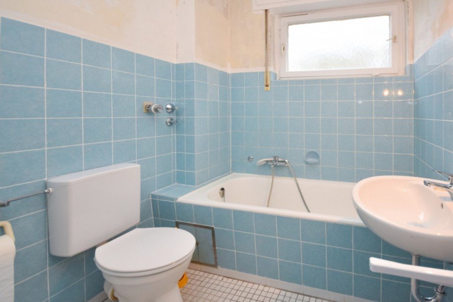 Tageslichtbad mit Wanne Etagenwohnung Frankfurt