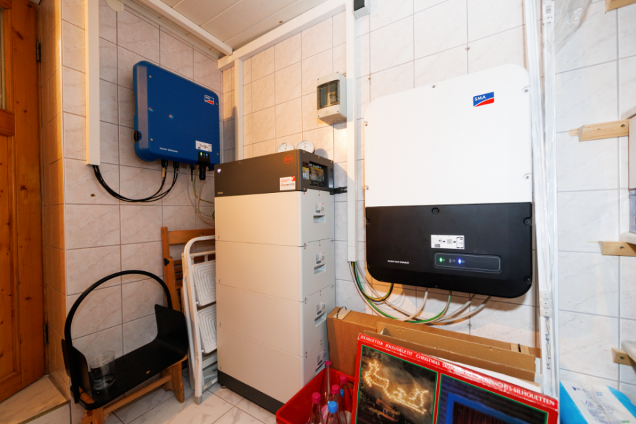 Nachhaltig: PV Anlage mit Stromspeicher + 9000 Liter Zisterne zur Gartenbew�sserung Doppelhaush�lfte Taunusstein