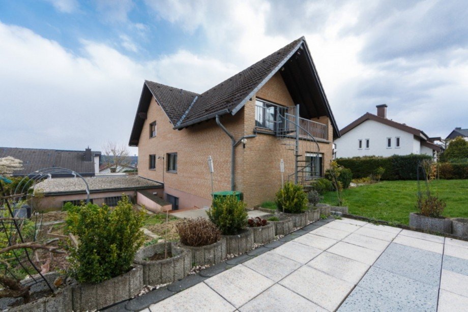 Blick auf Loggia von der Gartenseite Etagenwohnung Taunusstein / Orlen