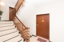 Treppenhaus Gut geschnittene, altersgerechte 3-Zimmer Wohnung am Sonnenhang in Taunusstein Hahn