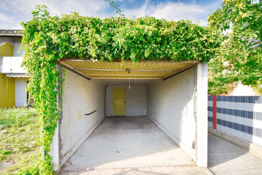 Gro�e Garage mit Gartenzugang Reihenendhaus Weiterstadt