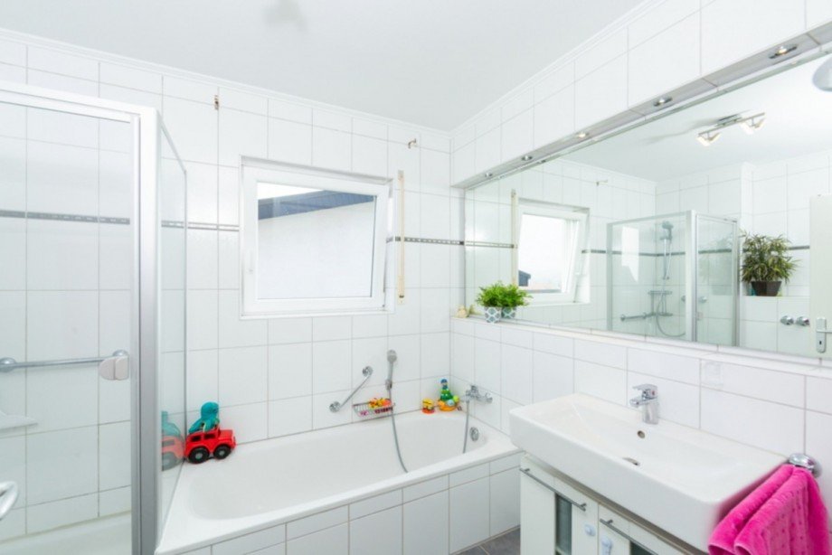 ..mit Dusche und Wanne Reiheneckhaus Heidenrod