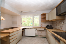 ...mit Essecke... Solides Haus mit gro�em Wohnbereich, XL-Balkon und Garten