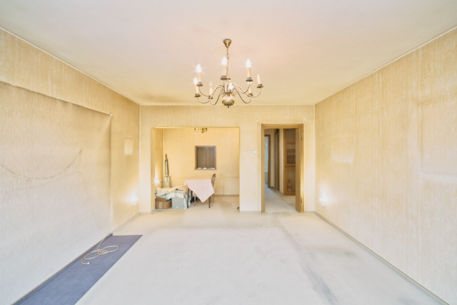 ... Essbereich im Wohnzimmer mit Durchreiche in die K�che Etagenwohnung Mainz