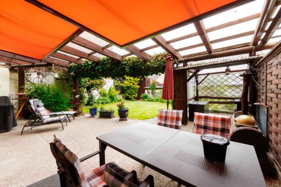 XL Terrasse mit �berdachung und Sonnenschutz Doppelhaush�lfte Taunusstein