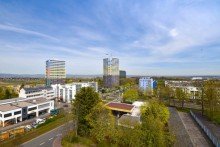 Fernblick sowie Mainzelbahn und Einkaufszentrum fu�l�ufig entfernt Fu�l�ufig zu Mainzelbahn und Einkaufszentrum: Renovierungsbed�rftige, helle Wohnung in gepflegter Anlage
