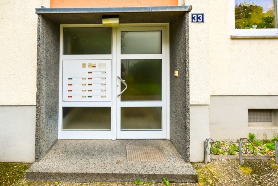 Gepflegter Eingangsbereich Etagenwohnung Frankfurt