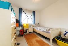 Schlafzimmer OG Gro�z�gige Doppelhaush�lfte mit zus�tzlicher Wohneinheit in Taunusstein-Neuhof