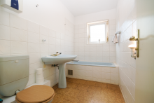Tageslichtbad Attraktiver Preis und niedriges Hausgeld: Renovierungsbed�rftige Wohnung f�r Anpacker!