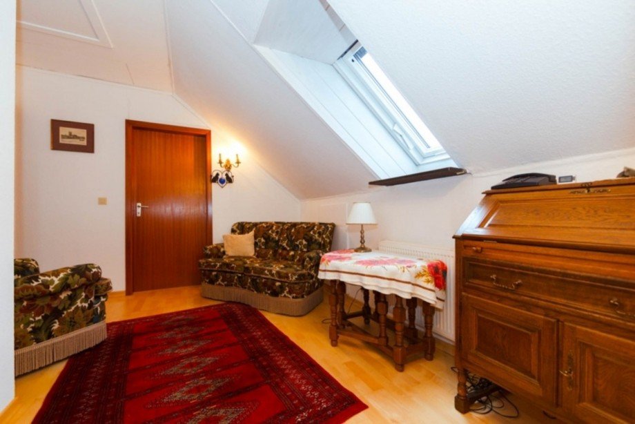 Gro�z�gige Diele im OG Einfamilienhaus Taunusstein