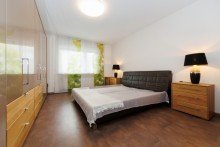 Schlafzimmer mit modernem Designerboden Helle, gut geschnittene Wohnung in ruhiger Lage von Taunusstein Bleidenstadt