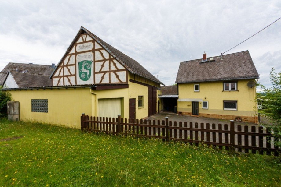 Au�enansicht auf das... Einfamilienhaus Schlangenbad / Hausen vor der H�he