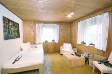 Schlafzimmer EG Sanierungsobjekt mit Potenzial - Haus in guter Lage von L�hnberg