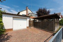 Garage und Partypavillion Familientraum oder solide Kapitalanlage? Attraktives Dreifamilienhaus in Walldorf!