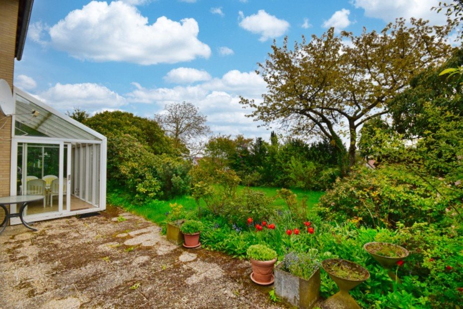 Gro�er Wintergarten und sonnige S�dterrasse Einfamilienhaus H�nstetten
