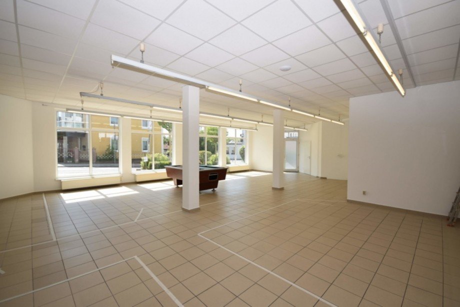 Blick aus der zuk�nftigen Teek�che Ladenlokal Taunusstein