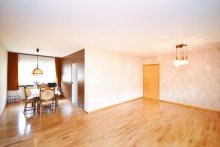 ...mit Essecke Bungalow mit Einliegerwohnung im Dornr�schenschlaf