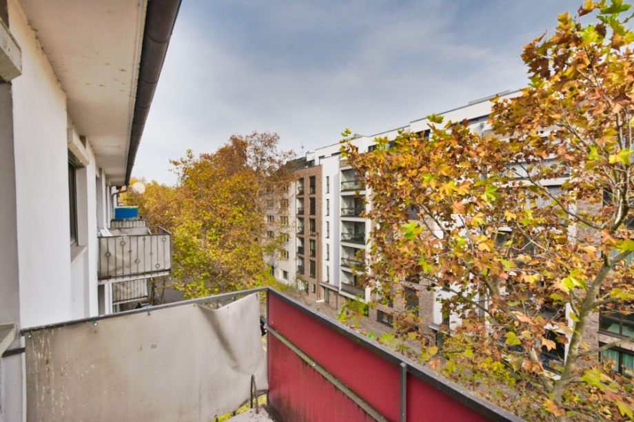 Blick vom Balkon auf die Rheinstra�e Etagenwohnung Mainz